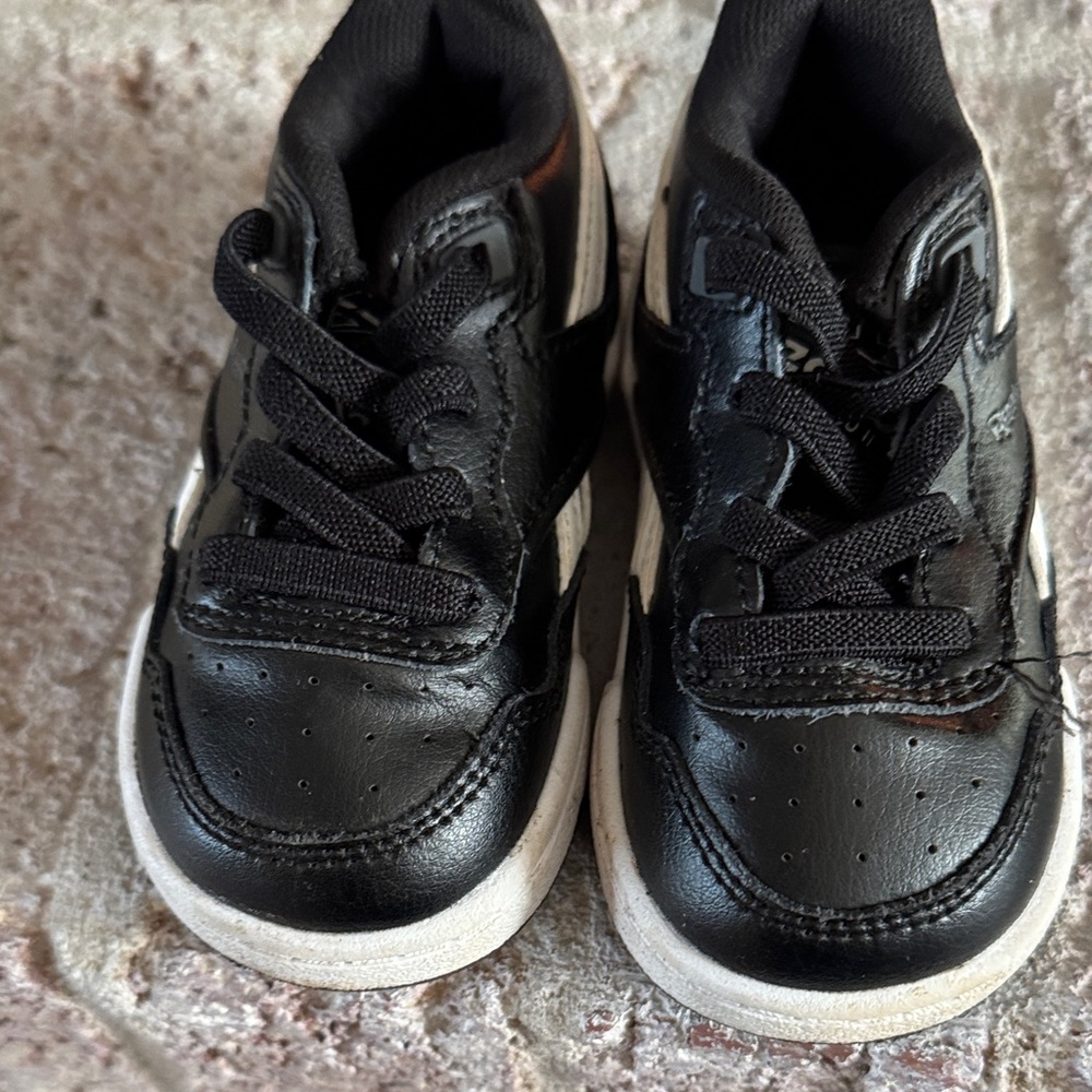 REEBOK LEATHER- kids sneakers
